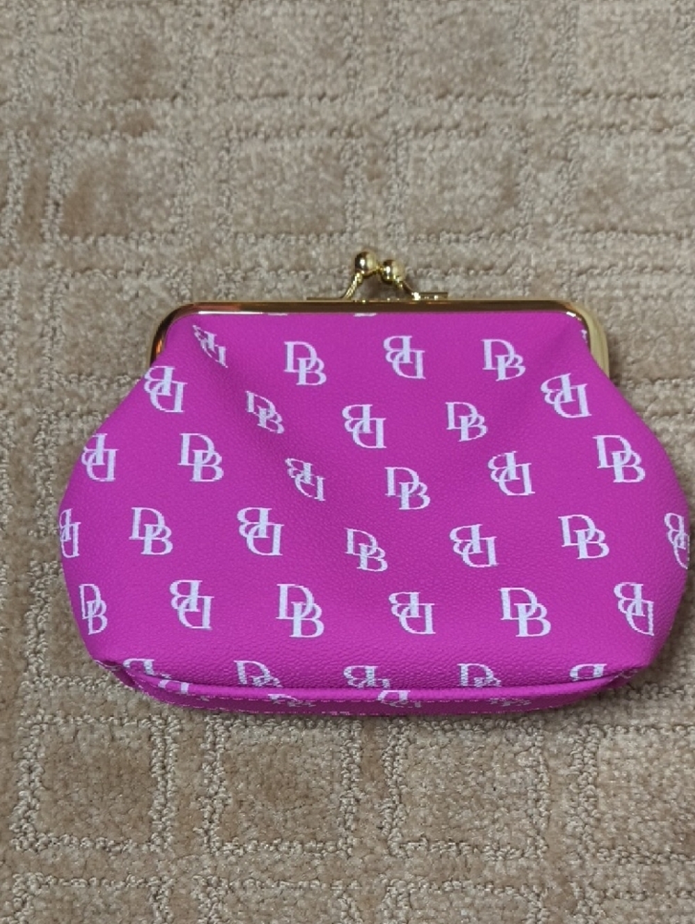 Dooney & Bourke Pink DB Logo Kiss-Lock Coin Purse - Picture 2 of 8